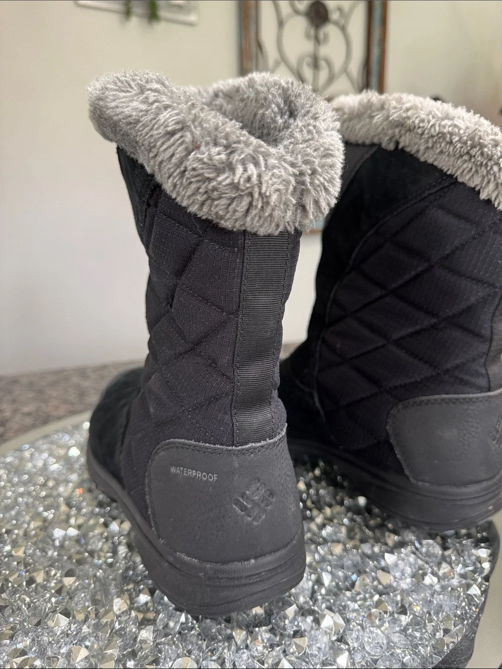 Columbia Black Faux-Fur Cuff Insulated Winter waterproof Boots EUC 7.5
